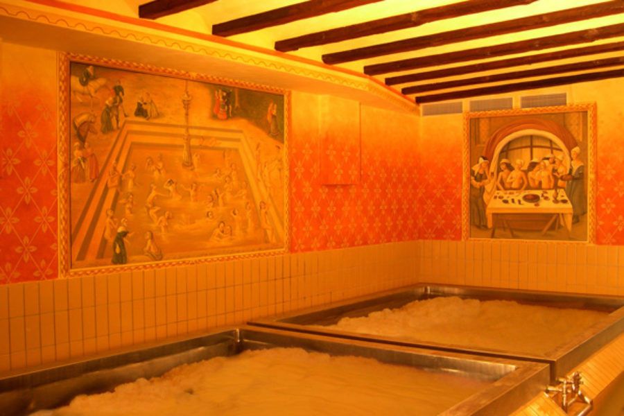 Banys de cervesa a la Companyia Cervesera del Montseny -Innocentada-
